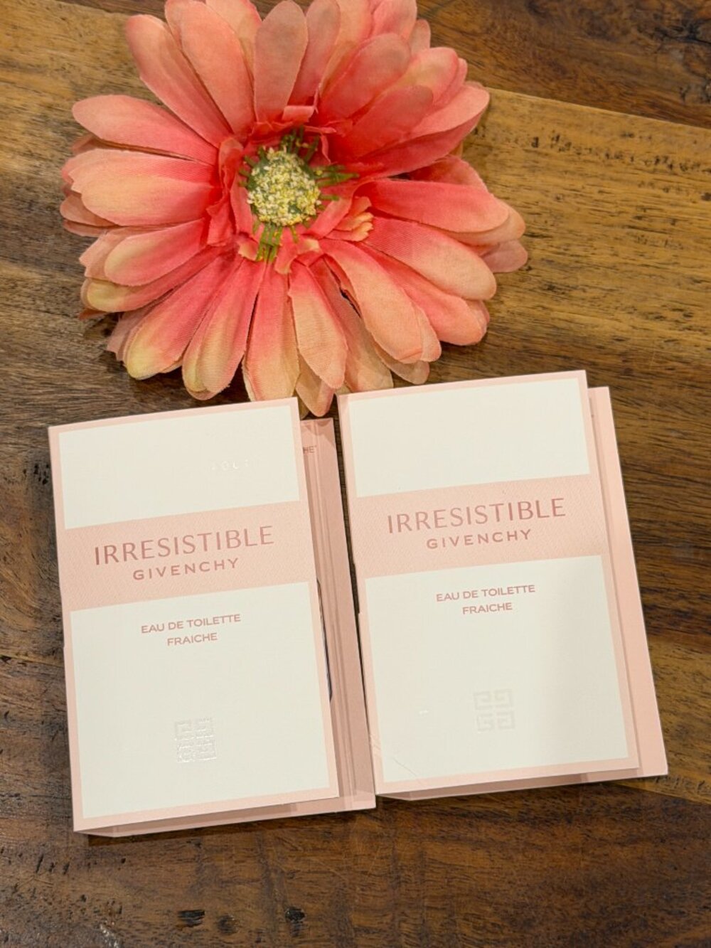 🎁5 For $25 New! Irresistible Givenchy Fraiche Sample Spray Card 1 ml 2X